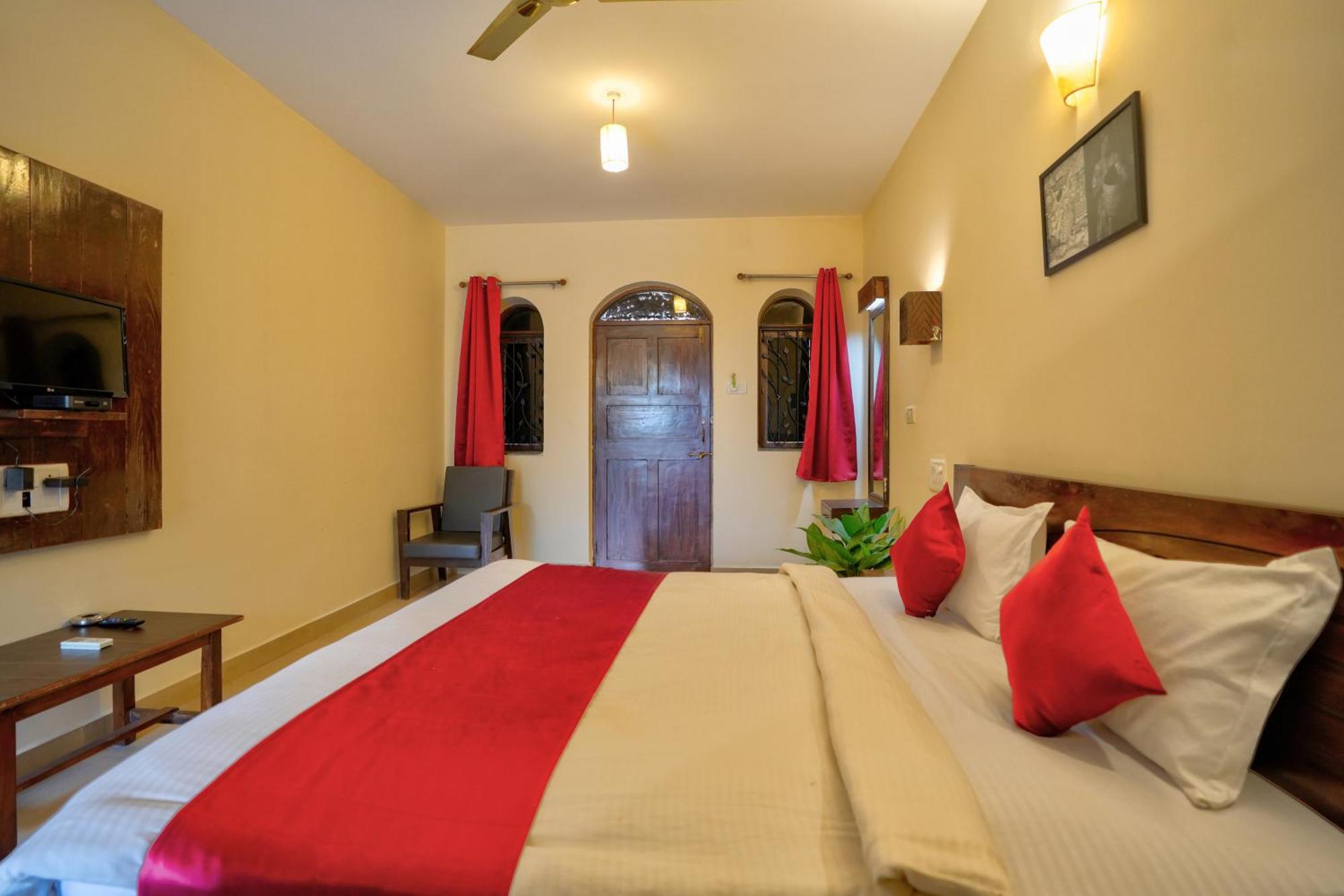 Hotel Salty Waves Baga Dış mekan fotoğraf