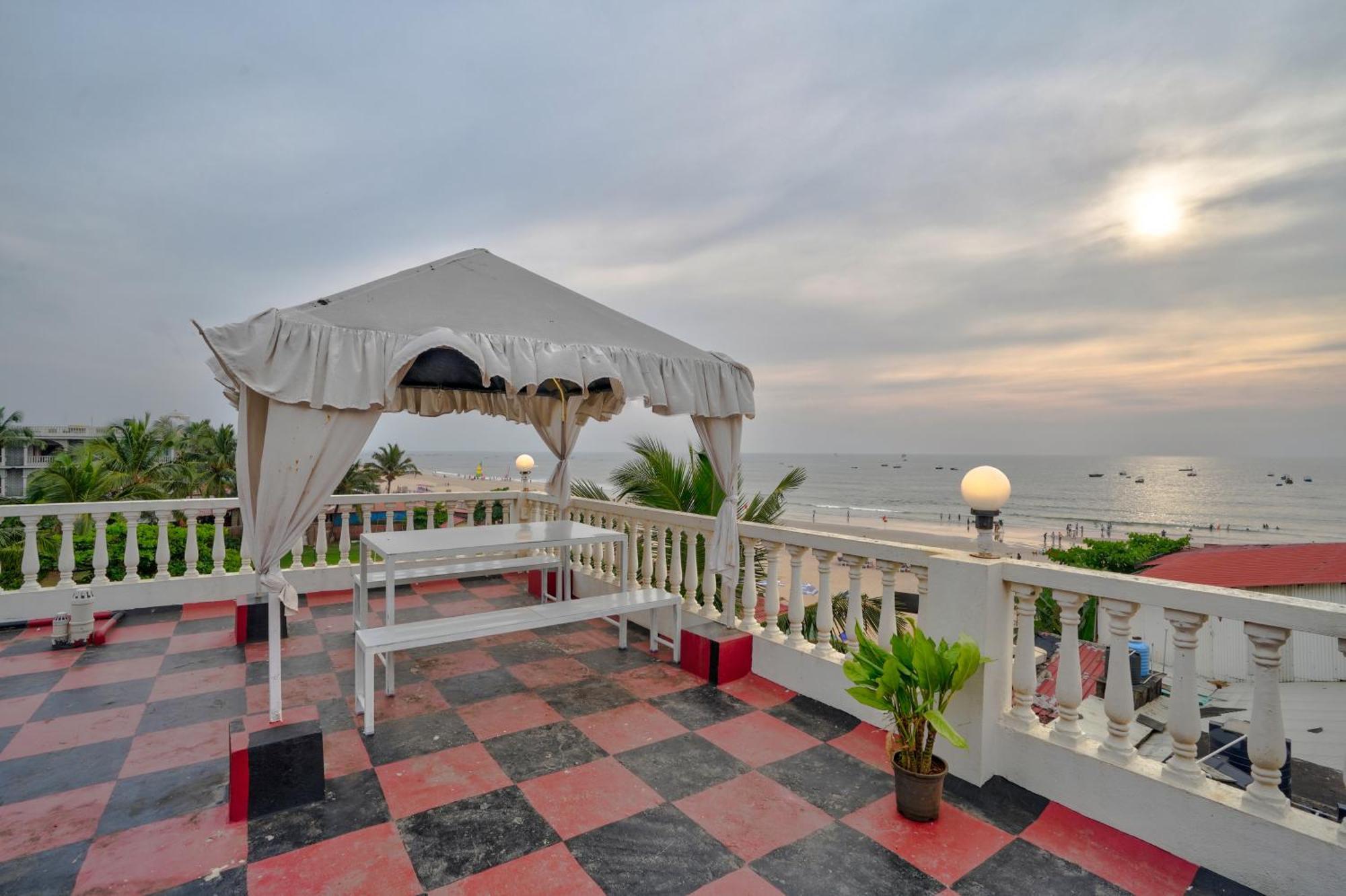 Hotel Salty Waves Baga Dış mekan fotoğraf
